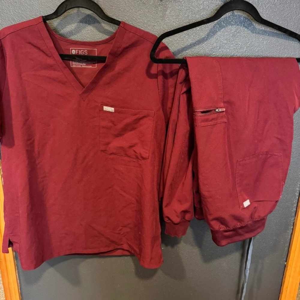Figs Burgundy Scrub Set